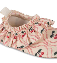 將圖片載入圖庫檢視器 Konges Sløjd - 防滑泳鞋 Merle Frill Swim Shoes (Cherry Pink Motif)