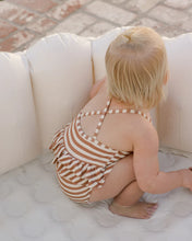 Load image into Gallery viewer, Quincy Mae - 泳衣 Ruffled One Piece Swimsuit (Clay Stripe)