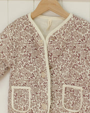 將圖片載入圖庫檢視器 Quincy Mae - 夾棉外套 Quilted V-neck Button Jacket (Mauve Ditsy)