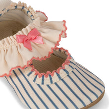 將圖片載入圖庫檢視器 Konges Sløjd - 防滑泳鞋 Gina Frill Swim Shoes (Blue Stripe)