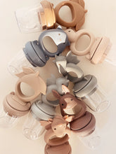 將圖片載入圖庫檢視器 Konges Sløjd - 矽膠水果咬咬樂 Silicone Fruit Feeding Pacifier Dragon (Whale/Topanga Beach)