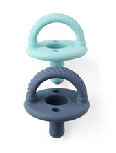 將圖片載入圖庫檢視器 Itzy Ritzy - 安撫奶嘴 Soother Pacifier Set (Robin's Egg Blue + Nautical Navy Cables)