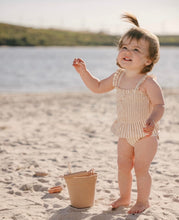 將圖片載入圖庫檢視器 Quincy Mae - 一件式泳衣 Smocked One Piece Swimsuit (Latte Stripe)