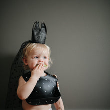 將圖片載入圖庫檢視器 Mushie - Silicone Baby Bib 矽膠圍兜 Numbers Black
