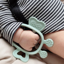 將圖片載入圖庫檢視器 mama’s tem Jem Jem 胖蜜蜂固齒器 Teether (Sage Green)