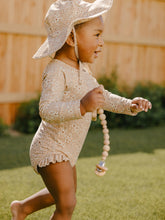 將圖片載入圖庫檢視器 Quincy Mae - 長袖泳衣 One Piece Girls Rashguard (Apricot Floral)