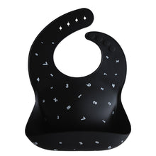 將圖片載入圖庫檢視器 Mushie - Silicone Baby Bib 矽膠圍兜 Numbers Black