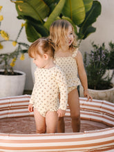 將圖片載入圖庫檢視器 Quincy Mae - 一件式泳衣 Smocked One Piece Swimsuit (Daisy)