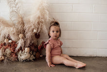 將圖片載入圖庫檢視器 Snuggle Hunny Kids - 有機連身衣 Rose Ripped Short Sleeve Bodysuit