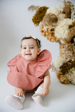 將圖片載入圖庫檢視器 Snuggle Hunny Kids - 防水圍兜 Waterproof Bib (Terracotta Frill)