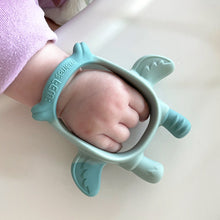 將圖片載入圖庫檢視器 mama’s tem 飛天小牛固齒器 Teether (Pine Mint)