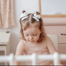 Load image into Gallery viewer, Dainty Dulcie - 手製髮夾 Dandelion Fabric Hair Clips