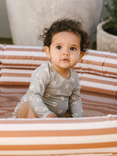 將圖片載入圖庫檢視器 Quincy Mae - 長袖泳衣 One Piece Girls Rashguard (Petunia)