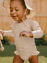 將圖片載入圖庫檢視器 Quincy Mae - 長袖泳衣 One Piece Girls Rashguard (Apricot Floral)