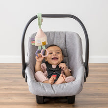 將圖片載入圖庫檢視器 Itzy Ritzy - 迷你屋子搖鈴玩具 Attachable Travel Toy (Cottage)