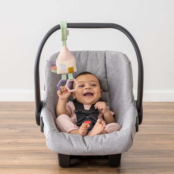 Itzy Ritzy - 迷你屋子搖鈴玩具 Attachable Travel Toy (Cottage)