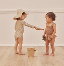 將圖片載入圖庫檢視器 Quincy Mae - 長袖泳衣 One Piece Girls Rashguard (Apricot Floral)