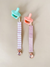 將圖片載入圖庫檢視器 Itzy Ritzy - 亞麻奶嘴鏈 Linen Pacifier Straps (Pink)