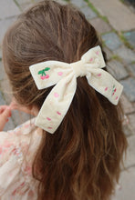 Load image into Gallery viewer, Konges Sløjd - 髮夾 Velvet Bow Pearly Hair Clip (Pearled Ivory)
