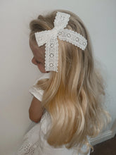 將圖片載入圖庫檢視器 Bow So Cute - 蝴蝶結髮夾 Crochet Lace Longtail Bow
