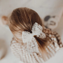 將圖片載入圖庫檢視器 Bow So Cute - 蝴蝶結髮夾 Delicate Lace Bow
