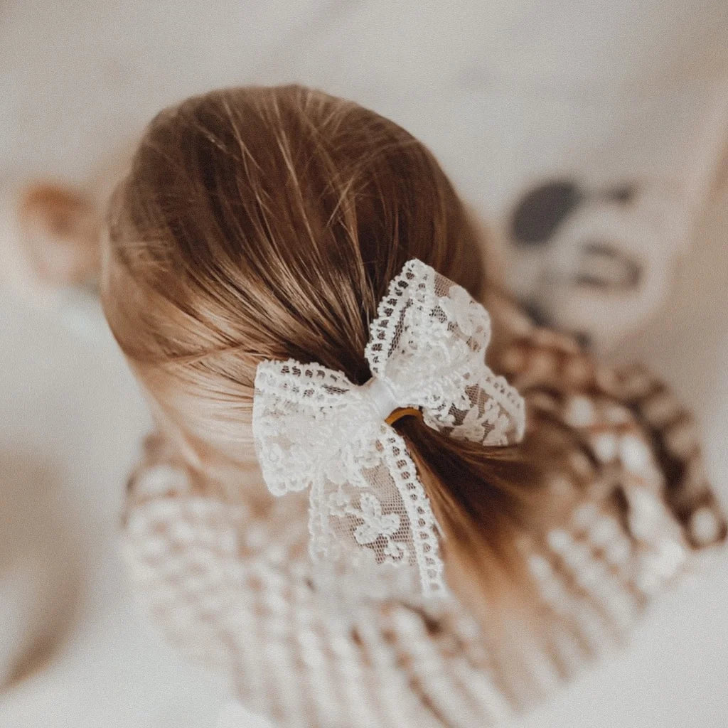 Bow So Cute - 蝴蝶結髮夾 Delicate Lace Bow