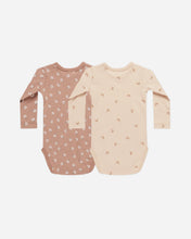 將圖片載入圖庫檢視器 Quincy Mae - 長袖連身衣 Jersey Bodysuit 2 Pack (Rose Ditsy / Rainbows)
