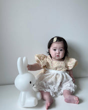 Load image into Gallery viewer, Sonuroman - 韓國手工髮夾 Hair Clip (Butterfly)
