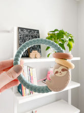 Load image into Gallery viewer, Itzy Ritzy - 矽膠固齒環 Silicone Teething Ring (Sloth)
