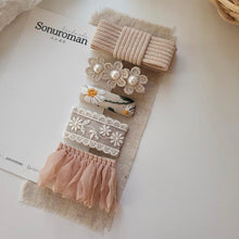 Load image into Gallery viewer, Sonuroman - 韓國手工髮夾 Hair Clip (Little Lady)
