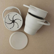 將圖片載入圖庫檢視器 littleCHEW - 矽膠零食杯 Foldable Snack Cup (Taupe)
