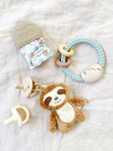Load image into Gallery viewer, Itzy Ritzy - 矽膠固齒環 Silicone Teething Ring (Sloth)
