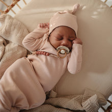 Load image into Gallery viewer, Mushie - 嬰兒帽子 Ribbed Baby Beanie (Blush)
