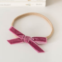 Load image into Gallery viewer, Snuggle Hunny Kids - 天鵝絨小髮帶 Mauve Velvet Bow
