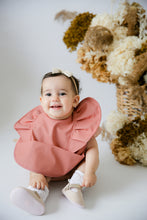 Load image into Gallery viewer, Snuggle Hunny Kids - 防水圍兜 Waterproof Bib (Terracotta Frill)
