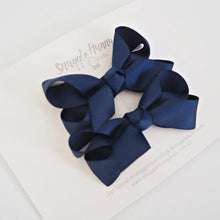 Load image into Gallery viewer, Snuggle Hunny Kids - 小蝴蝶結髮夾 Small Clip Bow (Navy Blue)
