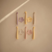 Load image into Gallery viewer, Mushie - 學習牙刷 Flower Training Toothbrush (Blush)
