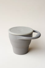 將圖片載入圖庫檢視器 littleCHEW - 矽膠零食杯 Foldable Snack Cup (Onyx)
