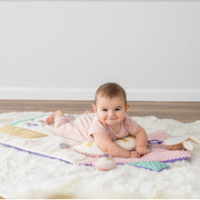 Load image into Gallery viewer, Itzy Ritzy - 粉紅屋子遊戲墊 Tummy Time Play Mat (Pink Cottage)
