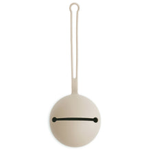 將圖片載入圖庫檢視器 Mushie - 矽膠奶嘴盒 Silicone Pacifier Holder Case (Shifting Sand)
