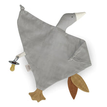 將圖片載入圖庫檢視器 Saga Copenhagen - 擁抱鵝安撫巾 Cuddle Goose (Silver Grey)
