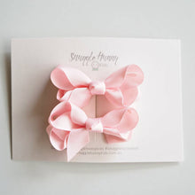 Load image into Gallery viewer, Snuggle Hunny Kids - 小蝴蝶結髮夾 Small Clip Bow (Light Pink)
